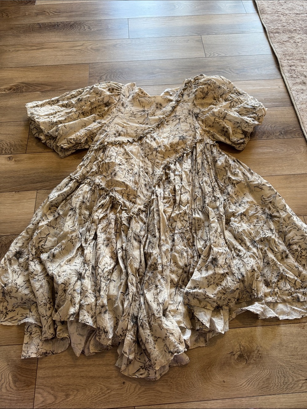 Floral Puff-Sleeve Dress in Cream and Black